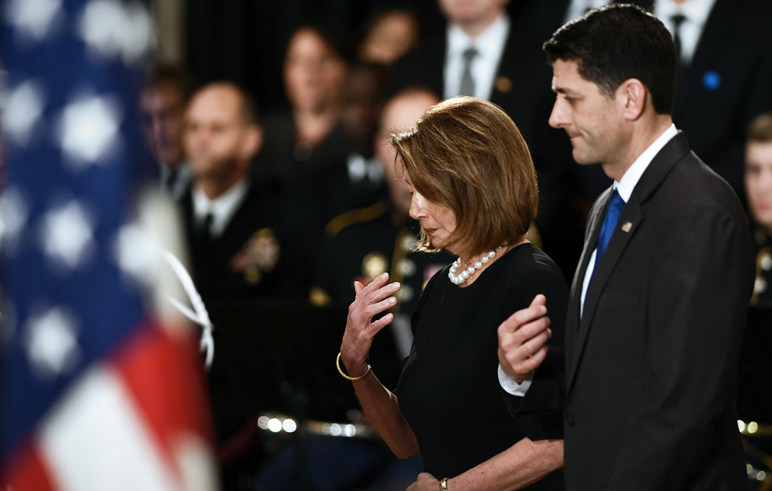 Лидер демократов в палате представителей Нэнси Пелоси и спикер палаты представителей конгресса США Пол Райан