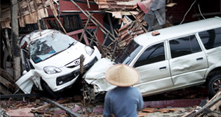 Последствия цунами в Индонезии