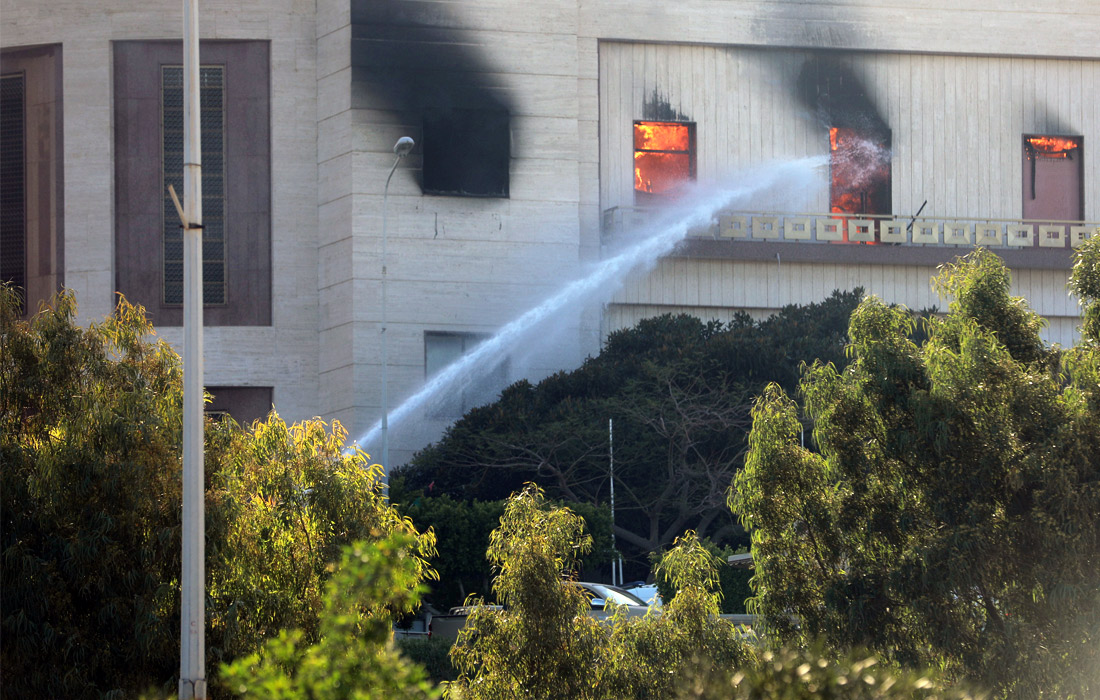 Три человека погибли в результате взрыва в здании Министерства иностранных дел Ливии в Триполи. Среди погибших есть смертник, который привел в действие взрывное устройство.