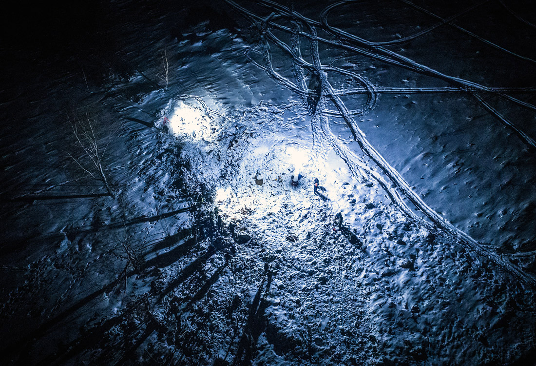 11 февраля. Поисковые работы на месте крушения Ан-148 в Подмосковье. 11 февраля в Раменском районе Московской области потерпел катастрофу самолет Ан-148 "Саратовских авиалиний", выполнявший рейс из Москвы в Орск. На его борту находился 71 человек - 65 пассажиров и шесть членов экипажа. Все они погибли. Причиной крушения Ан-148 стали ошибочные действия экипажа.