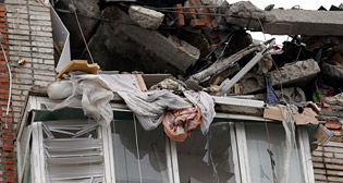 Взрыв бытового газа в жилом доме в городе Шахты