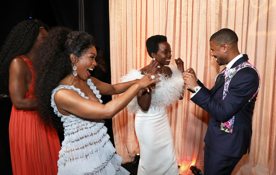 Актеры фильма "Черная пантера" празднуют победу в главной номинации премии