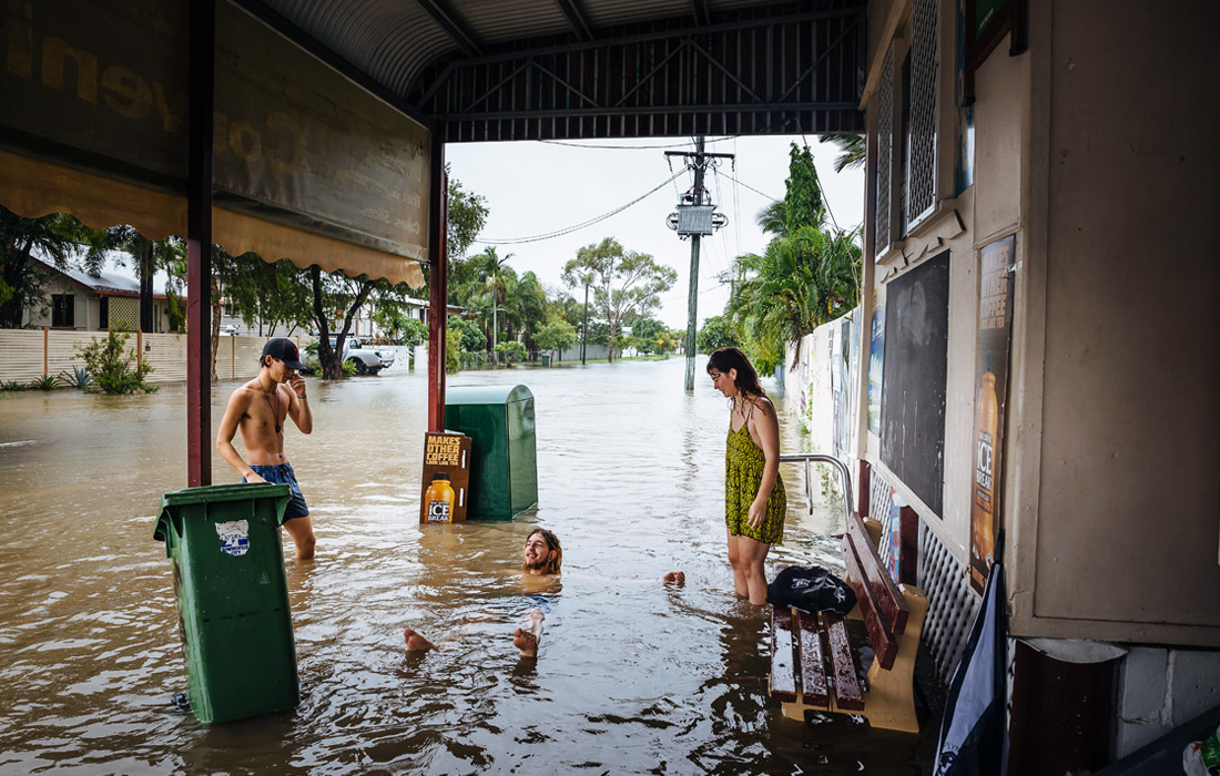 Проливной дождь привел к наводнениям в штате Квинсленд на севере Австралии. Больше всего пострадал город Таунсвилл, из южных районов которого эвакуировали часть жителей.
