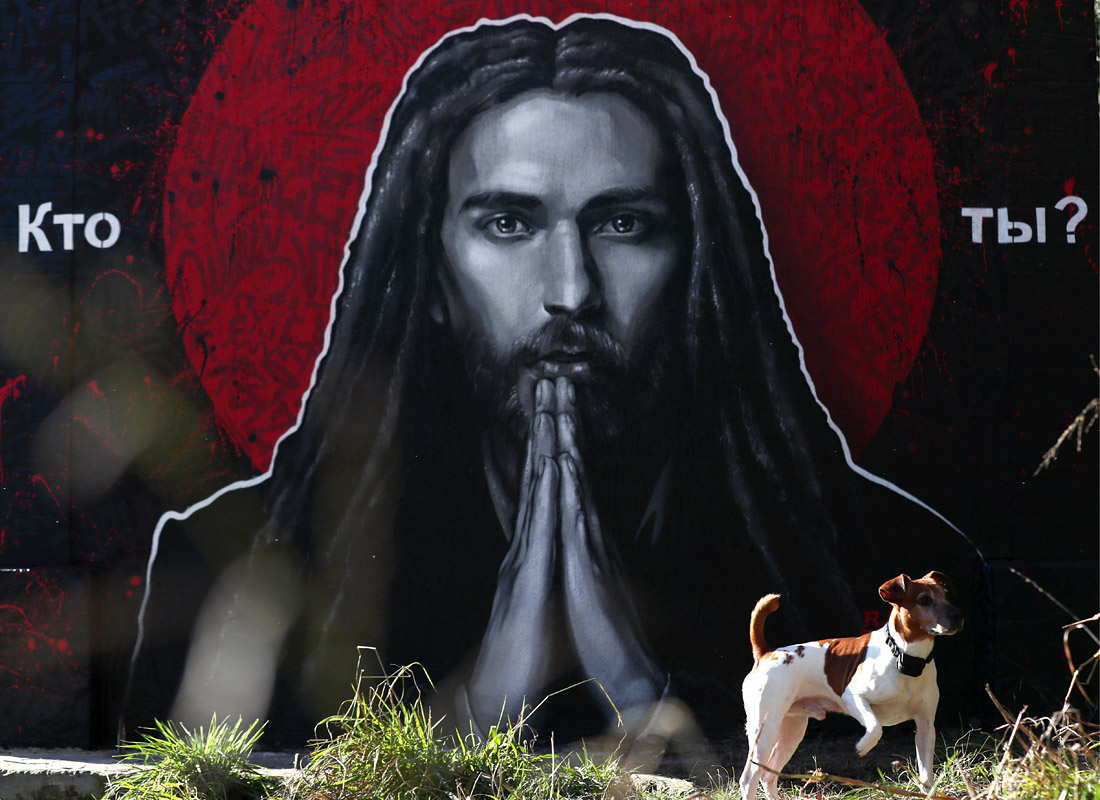 Граффити с изображением Кирилла Толмацкого (Децла) появилось на стене одного из зданий в Сочи