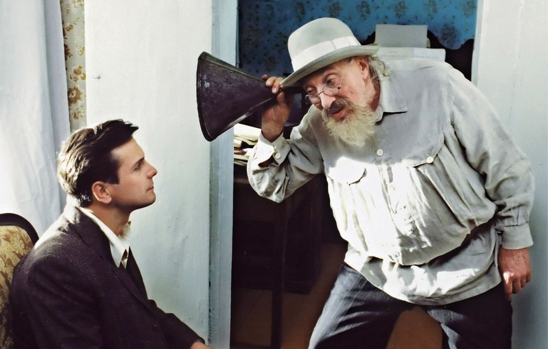 Актеры Сергей Астахов в роли Сергея Королева и Сергей Юрский в роли Константина Циолковского на съемочной площадке фильма Юрия Кары "Королев". 2007 год.