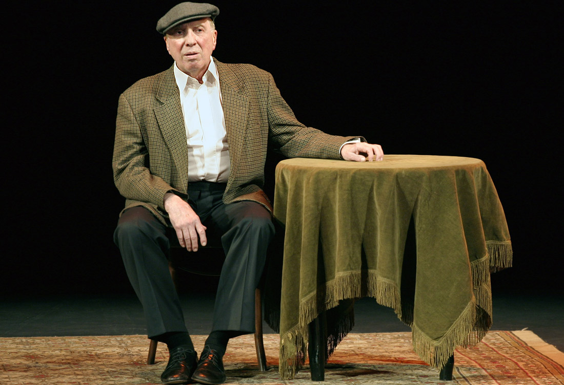 Во время юбилейного вечера народного артиста в театре им. Моссовета. 2005 год.