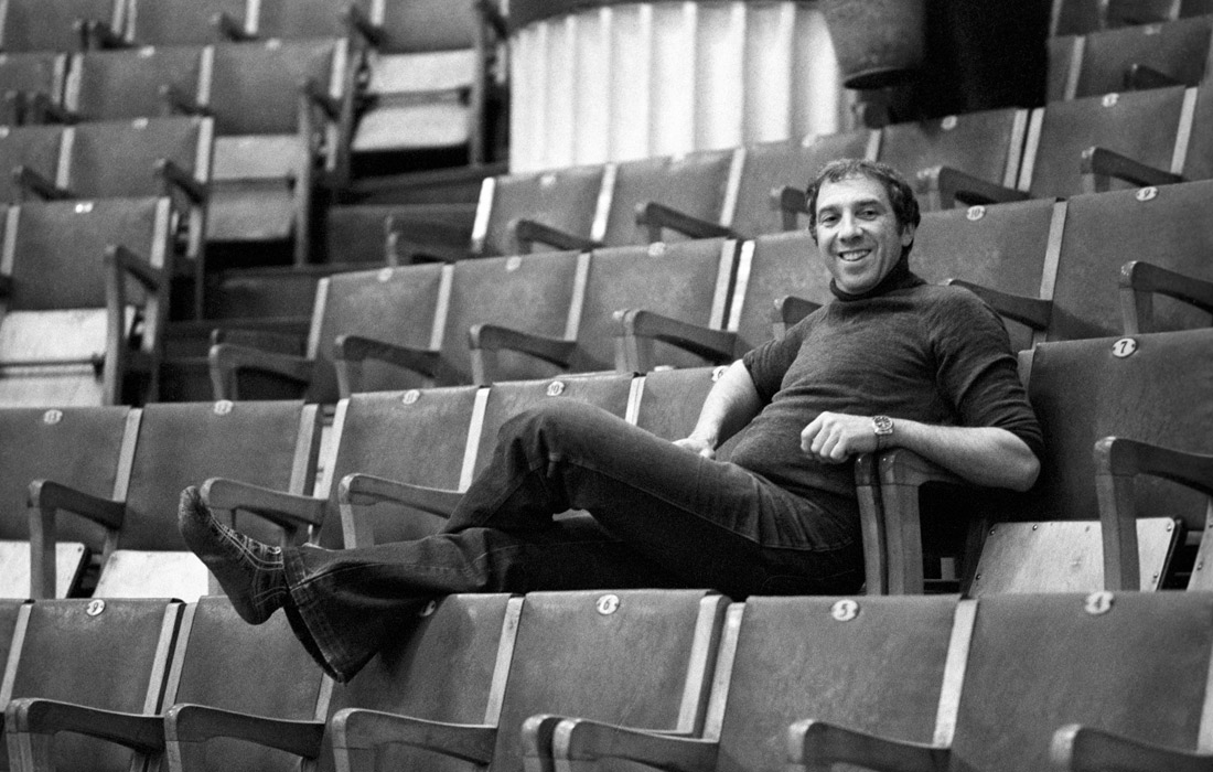 Актер Сергей Юрский в зрительном зале театра имени Моссовета. 1982 год