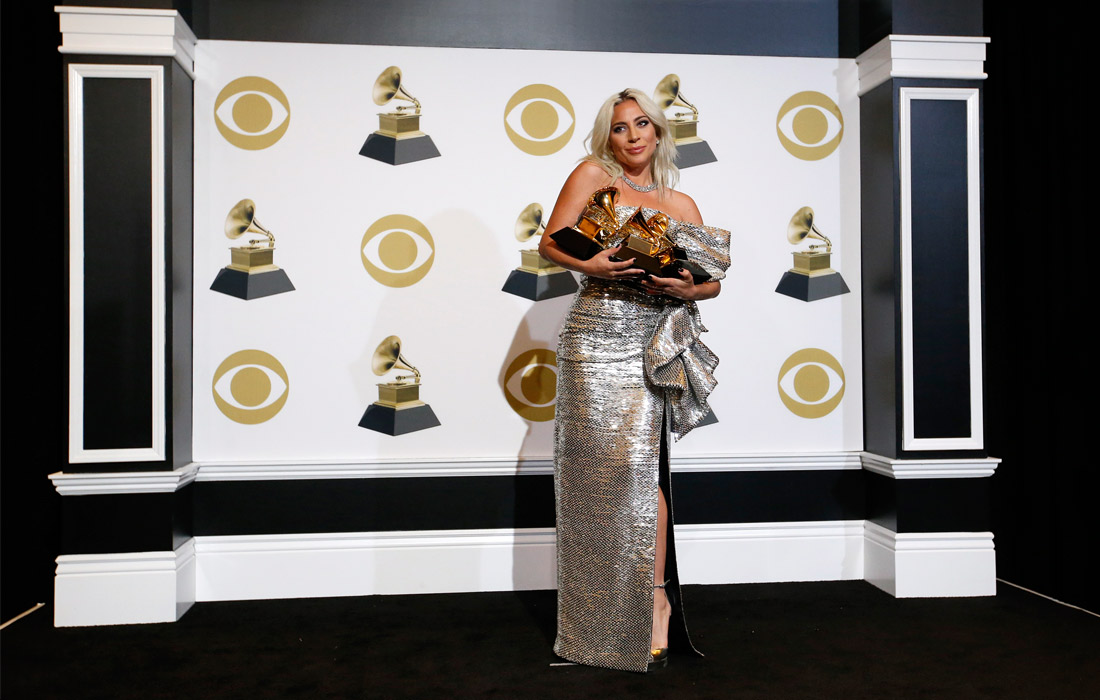 Американская академия звукозаписи назвала победителей премии "Грэмми" за 2019 год. Лучшей песней стала рэп-композиция This is America Дональда Гловера, известного как Childish Gambino. Лучшим новым артистом названа британская певица Dua Lipa. Певица Леди Гага унесла с церемонии статуэтки за композиции Joanne и саундтрек к фильму "Звезда родилась" - Shallow.