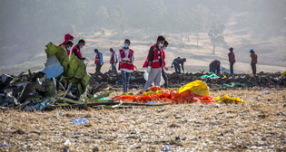 Поисковая операция на месте крушения "Боинга" Ethiopian Airlines