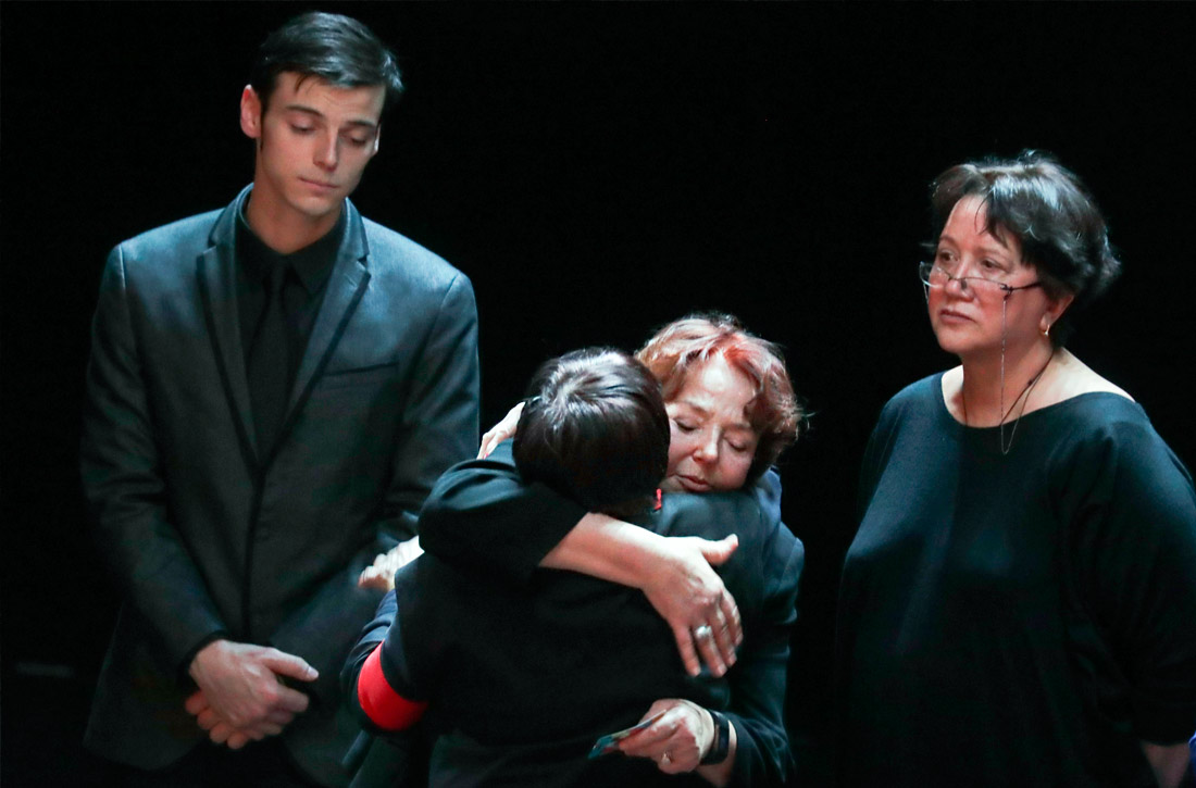 Дочь актера Владимира Этуша Раиса (в центре) и ее сын Владимир