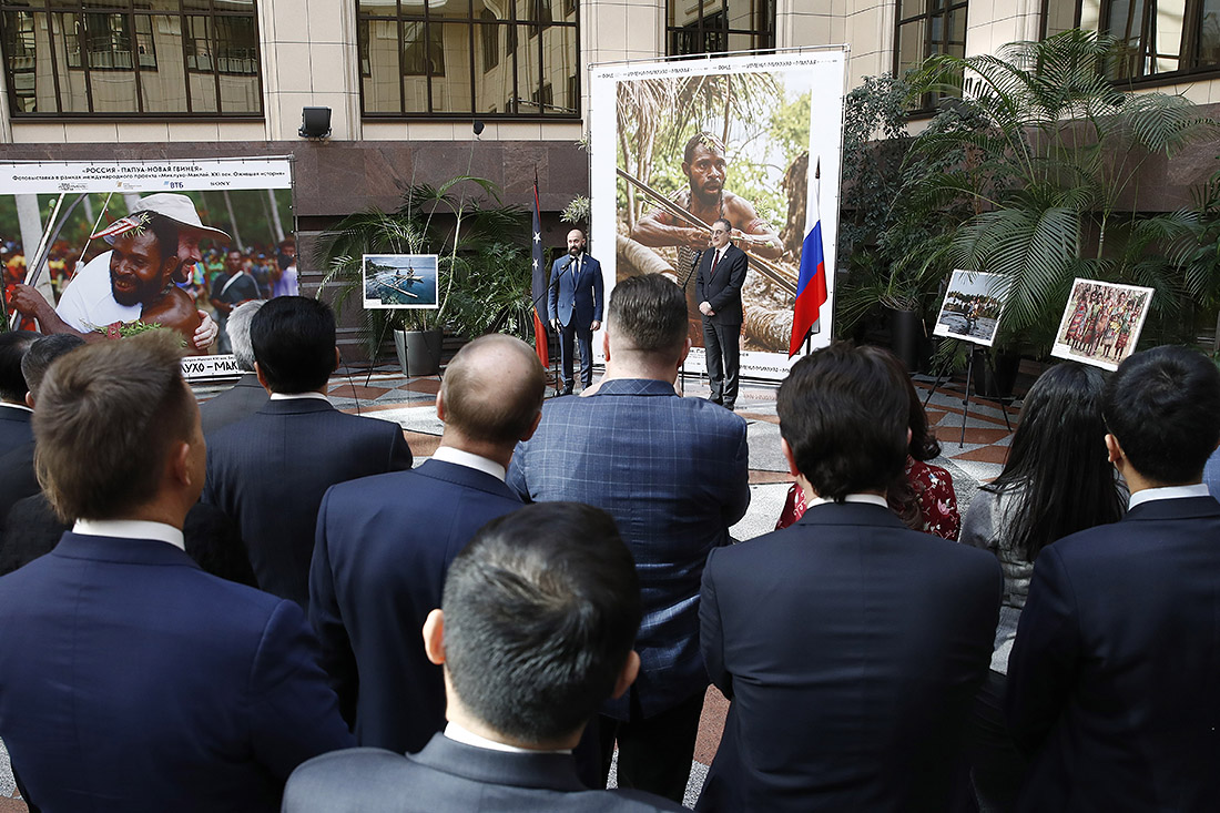 Выставка "Россия - Папуа - Новая Гвинея" в рамках международного проекта "Миклухо-Маклай XXI век. Ожившая история" открылась в Москве