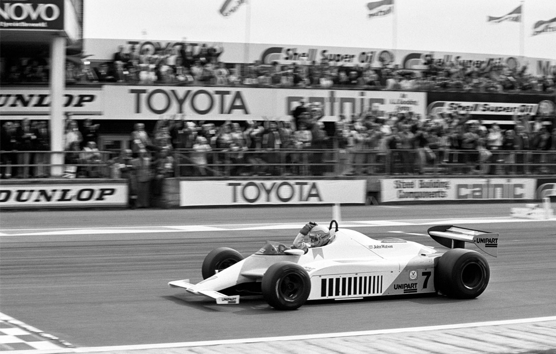 File photo dated 18-07-1981 of Northern Irishman John Watson.
18 июля 1981 года в Сильверстоуне проходил Гран-при Великобритании, о чем свидетельствует архивное фото североирландского гонщика Джона Уотсона. В "Королевских гонках" Уотсон провел 12 сезонов - с 1973 по 1985 годы. выиграл пять этапов Гран-при.