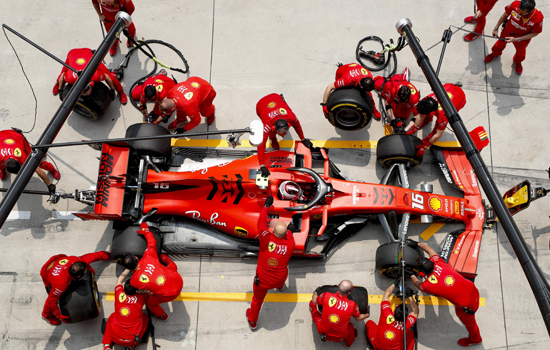 Наше время, 12 апреля 2019 года. Так выглядит болид монегаска Шарля Леклера на свободных заездах в рамках Гран-при Китая в Шанхае.