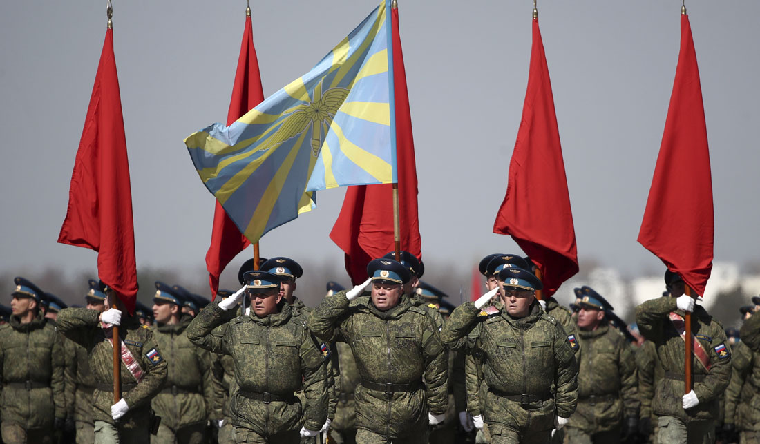 На полигоне Алабино прошла совместная подготовка пеших расчетов и механизированной колонны к участию в параде Победы 9 мая