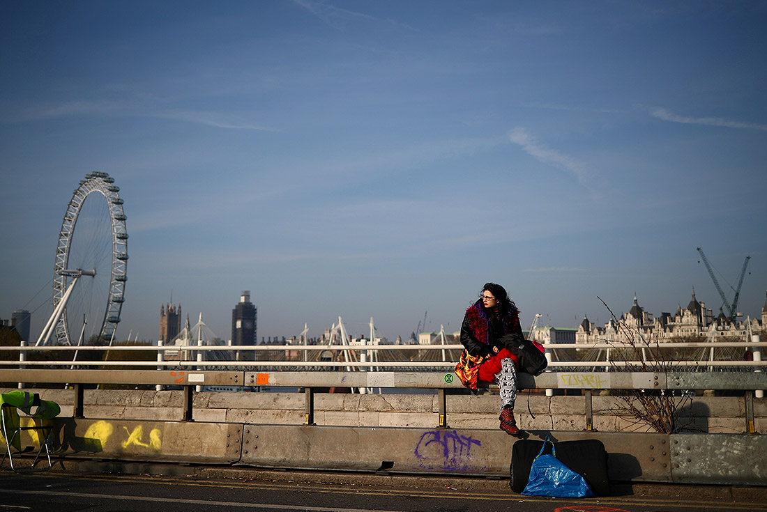 Но не все жители Лондона довольны действиями ативистов: созданная ими нагрузка на городские службы мешает свободно перемещаться по городу и создает иные трудности