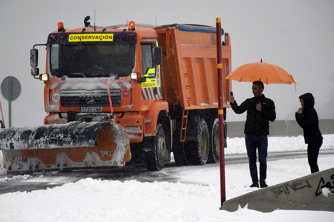 Небольшой снегопад прошел в центральной и северной Испании