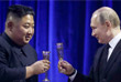 После окончания встречи в честь северокорейского гостя был проведен прием, перед которым лидеры обменялись подарками