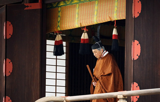 Император Японии отрекся от престола