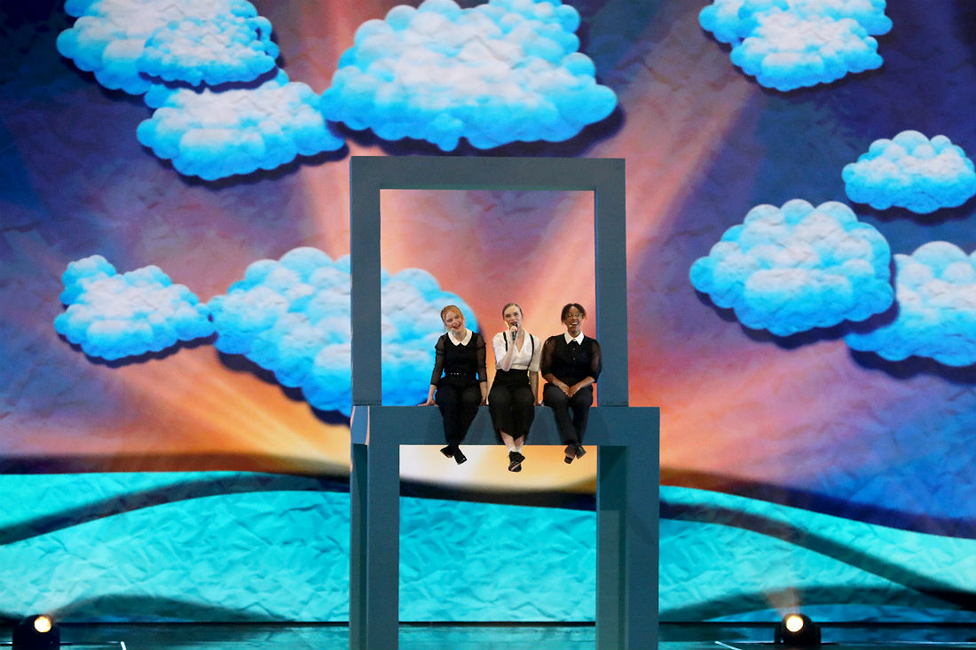 Участница из Дании Леонора