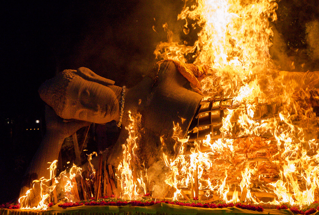 Праздник Весак в честь рождения, просветления и смерти Будды в Индонезии