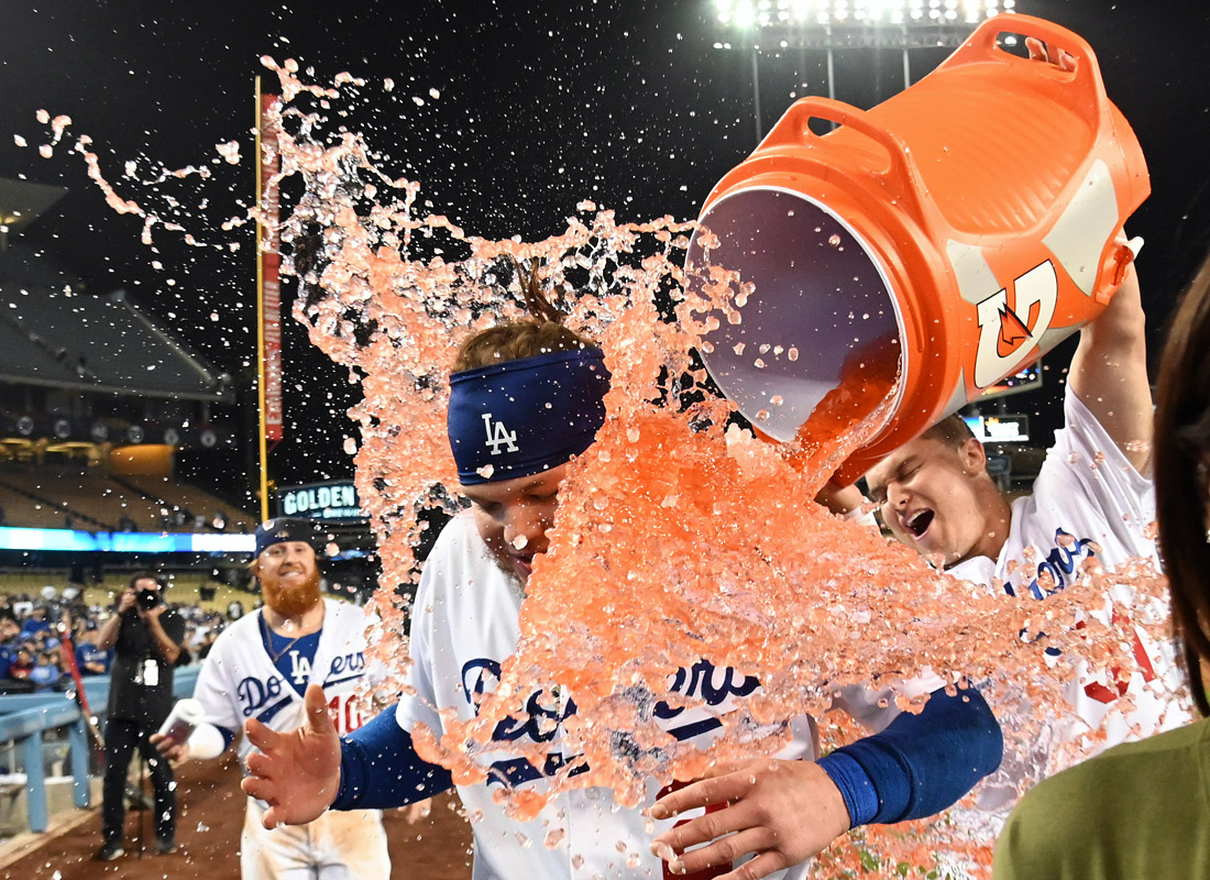 Игроки "Лос-Анджелес Доджерс" во время матча с "Нью-Йорк Метс" в Калифорнии