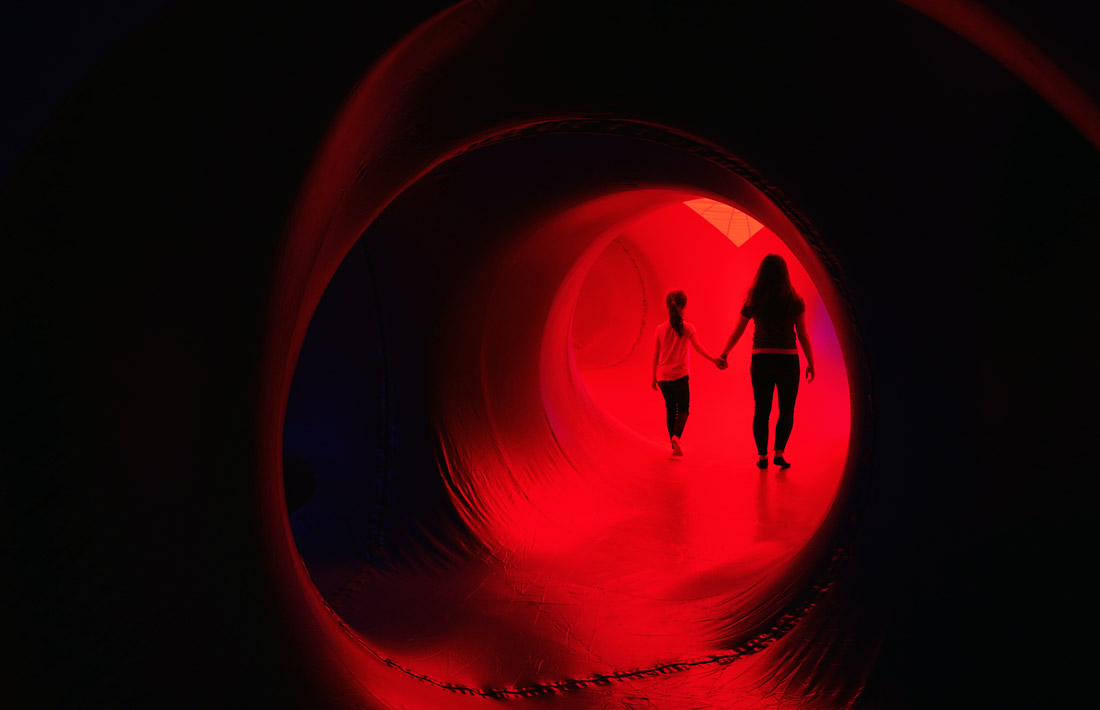 Интерактивная инсталляция "Люминариум" британского архитектурного бюро Architects of Air в Манчестере