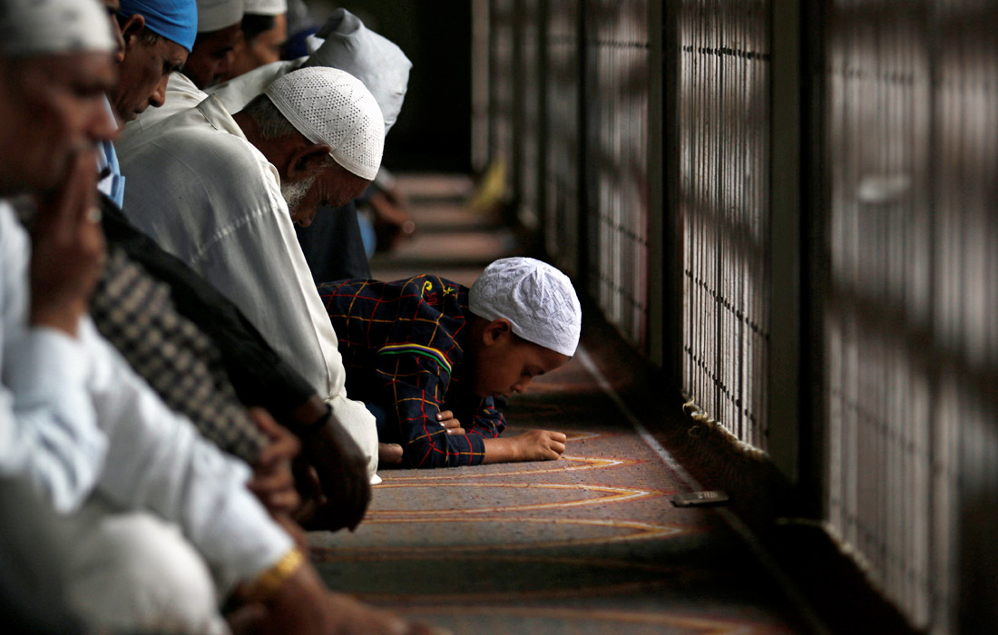 Верующие в мечети Катманду, Непал