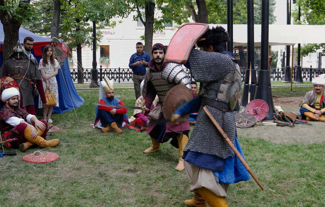 Бой на саблях турецких янычар