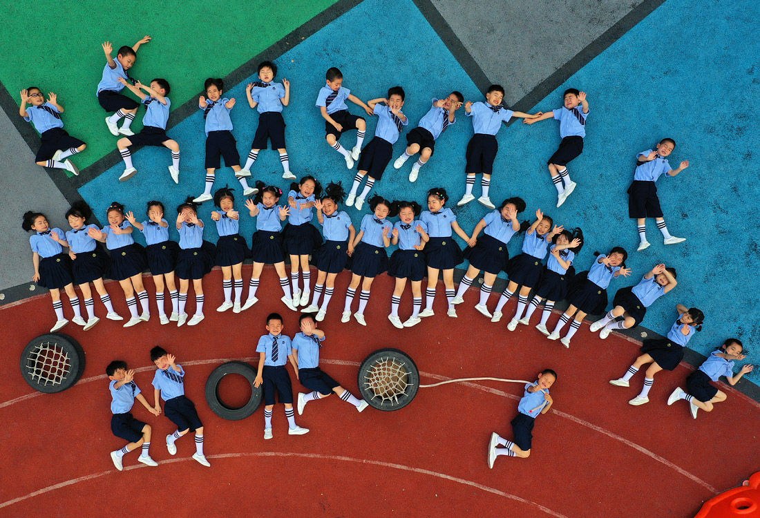 Выпускная фотосессия учеников средней школы в китайской провинции Цзянсу