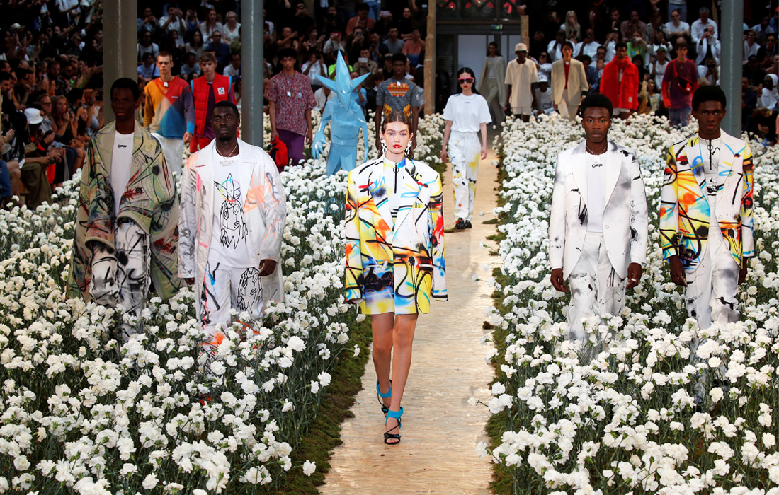 Модель Джиджи Хадид закрыла показ коллекции мужской моды от бренда Off-White, который прошел в рамках Недели моды в Париже