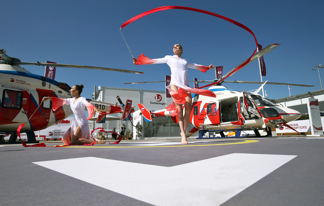 Во время презентации концепта модернизированного легкого вертолета "Ансат" холдинга "Вертолеты России"