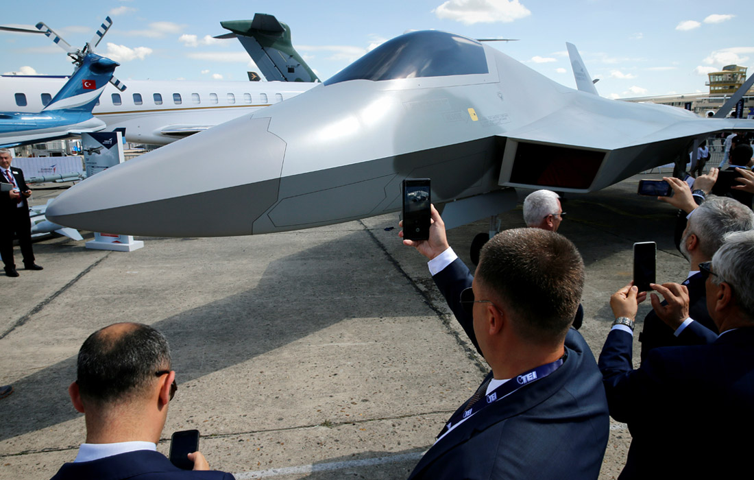 Макет турецкого истребителя пятого поколения производства компании Turkish Aerospace