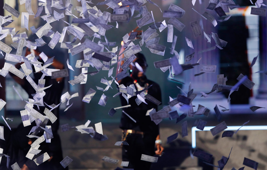 В воскресенье в Лос-Анджелесе прошла торжественная церемония награждения лауреатов ежегодной премии США для афроамериканских музыкантов, актеров, спортсменов и выдающихся личностей в других областях - BET Awards. На фото: выступление американского исполнителя Lil Baby.