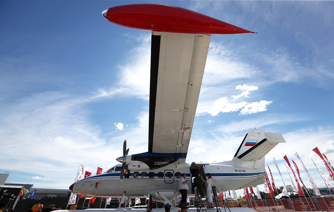 Легкий многоцелевой самолет Л-410 УВП-Е20, оснащенный поплавковым шасси