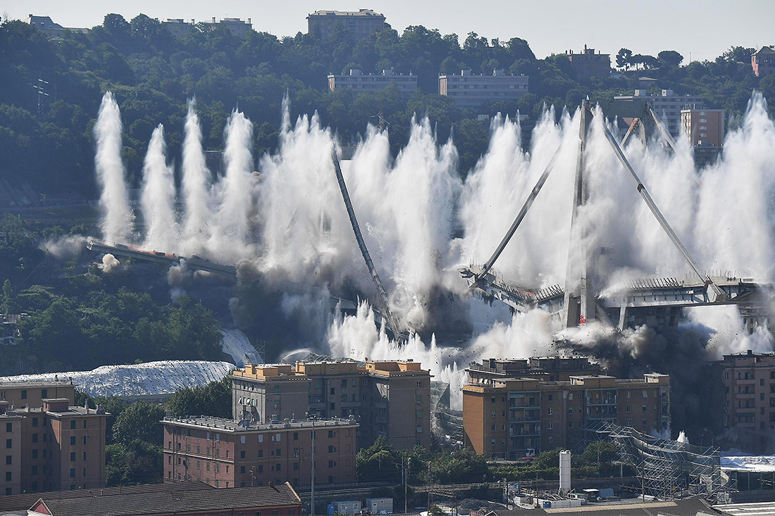 Мост Моранди в итальянской Генуе, обвалившийся в прошлом году, был взорван сегодня