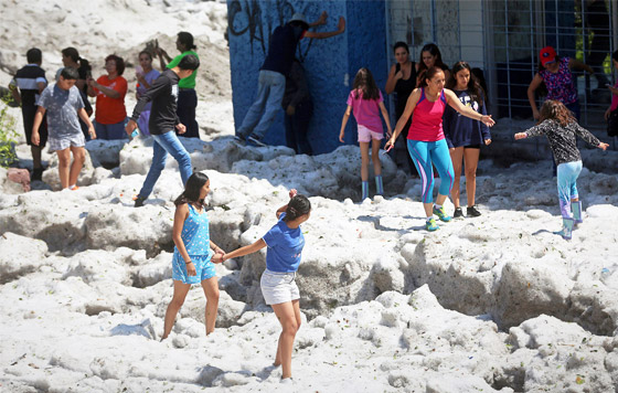 Мексиканский город засыпало градом