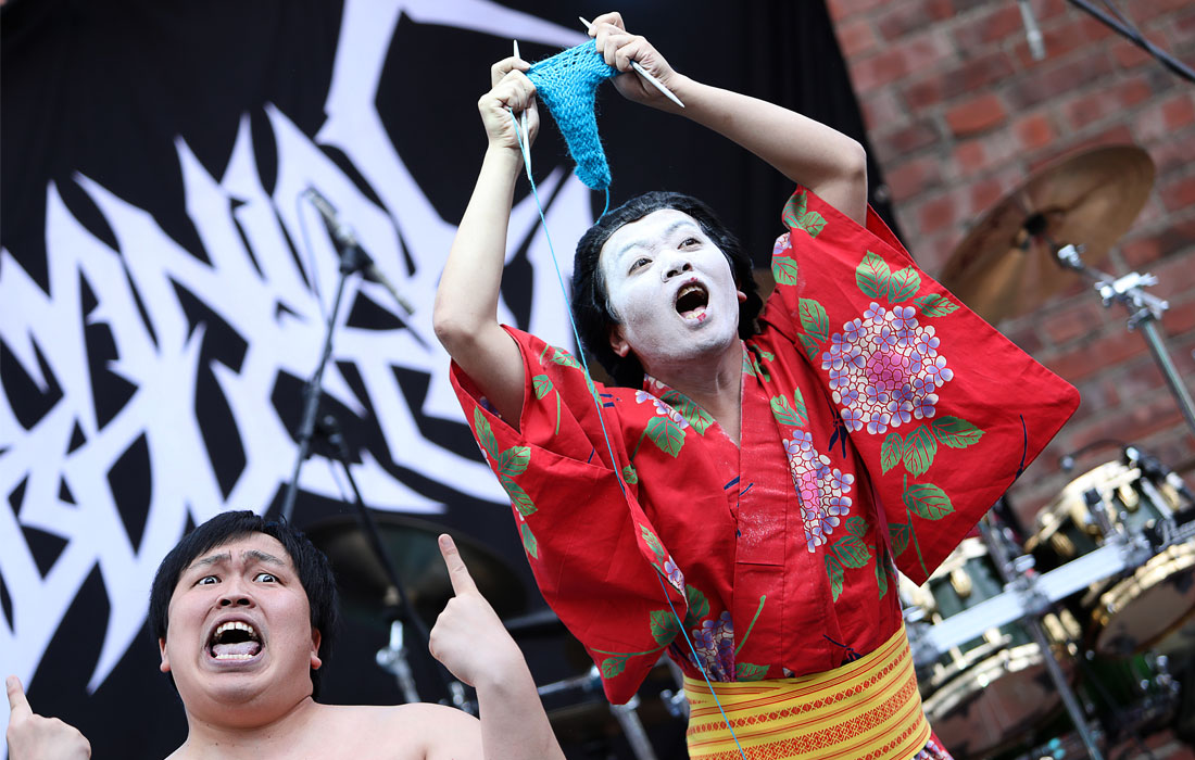 В Финляндии прошел первый в истории чемпионат мира по вязанию под хэви-метал