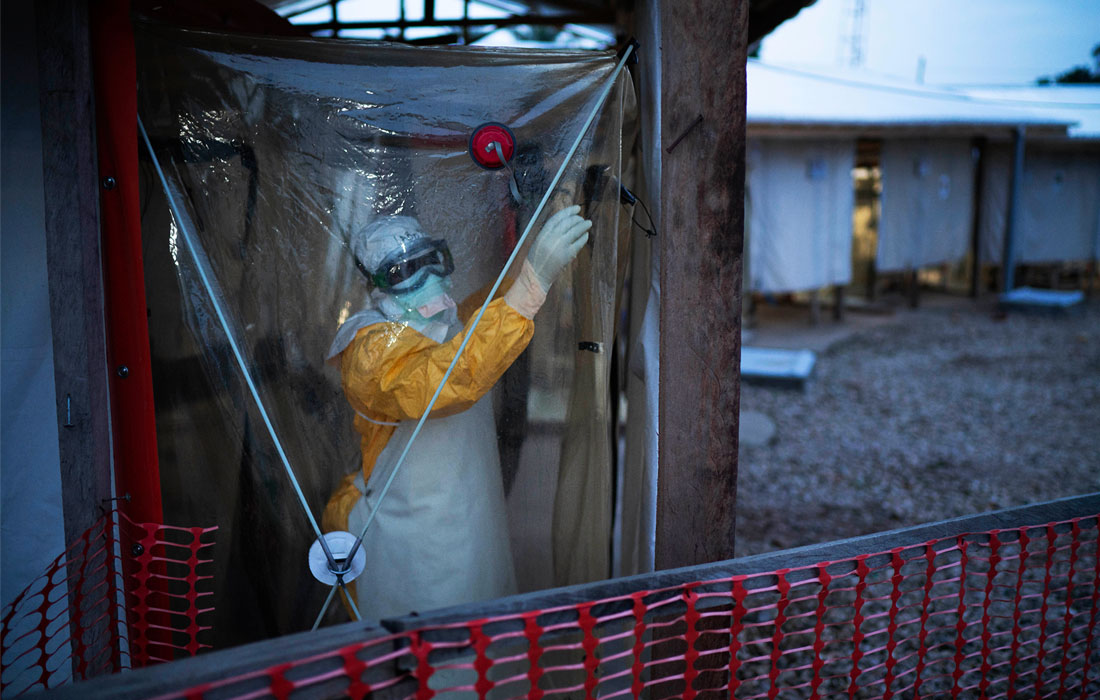 В Конго зафиксирован случай геморрагической лихорадки Эбола. Это первый случай проникновения смертоносного вируса в город с населением, превышающем 2 миллиона человек. Опасность также вызывает тот факт, что он может распространиться на соседнюю Руанду.