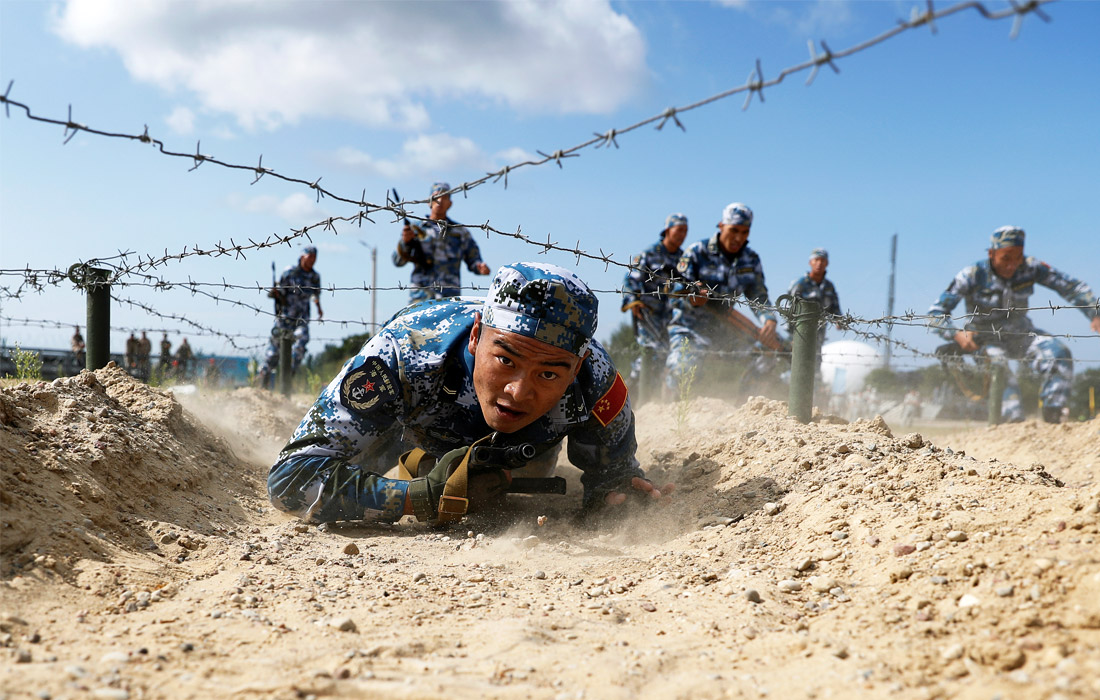 Участники международного армейского конкурса морских пехотинцев из Китая на военном полигоне "Хмелевка" в Калининградской области