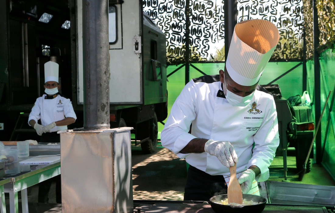Повара Шри-ланки на конкурсе "Полевая кухня" на полигоне "Алабино" в Московской области