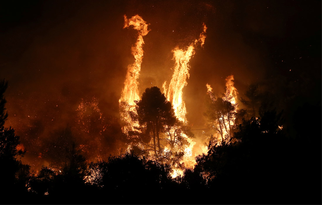 Сильные ветры и задымленность мешают работе пожарной авиации