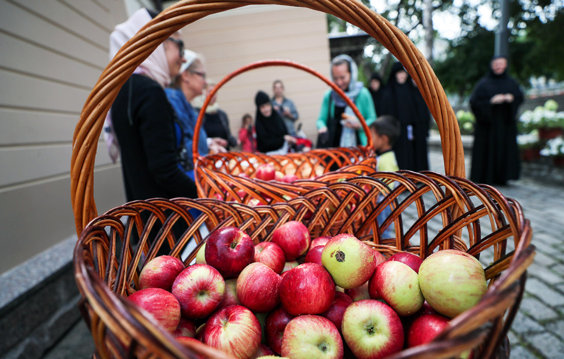 Православные христиане отмечают Яблочный Спас