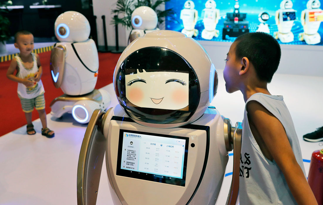 В Пекине стартовала Всемирная конференция робототехники. Более 180 компаний представят около 700 изобретений с 20 по 25 августа.