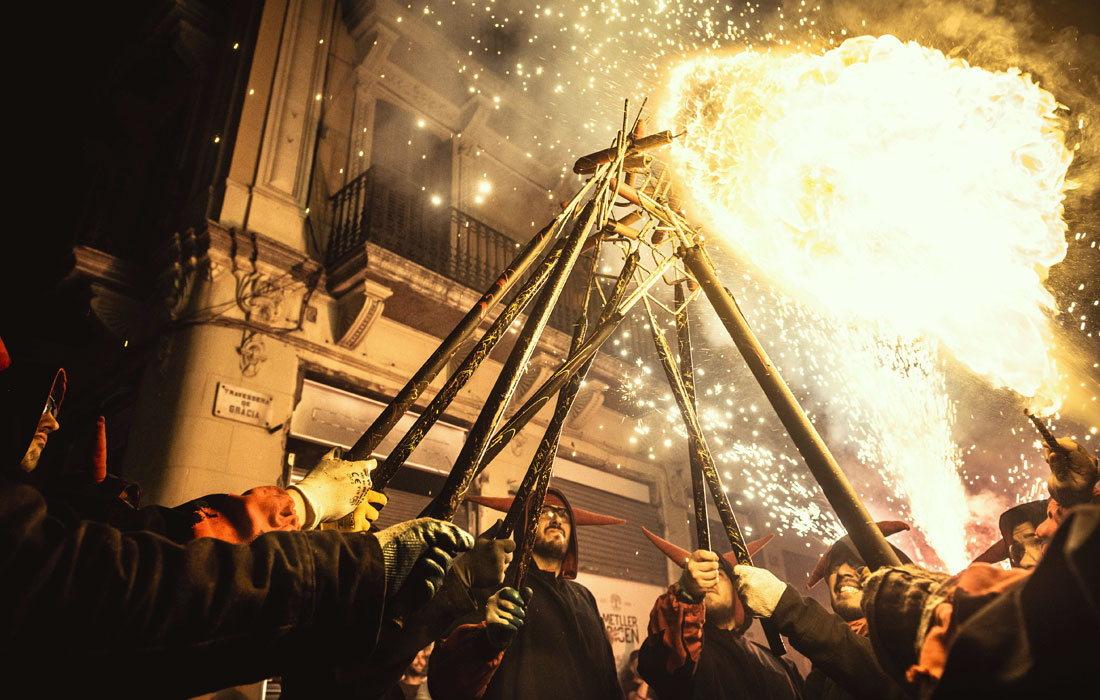 В Барселоне отметили крупнейший фестиваль города Фиеста Де Грасия. Этот ежегодный праздник проходит в районе Грасия и по своей сути является праздником жителей этого района.