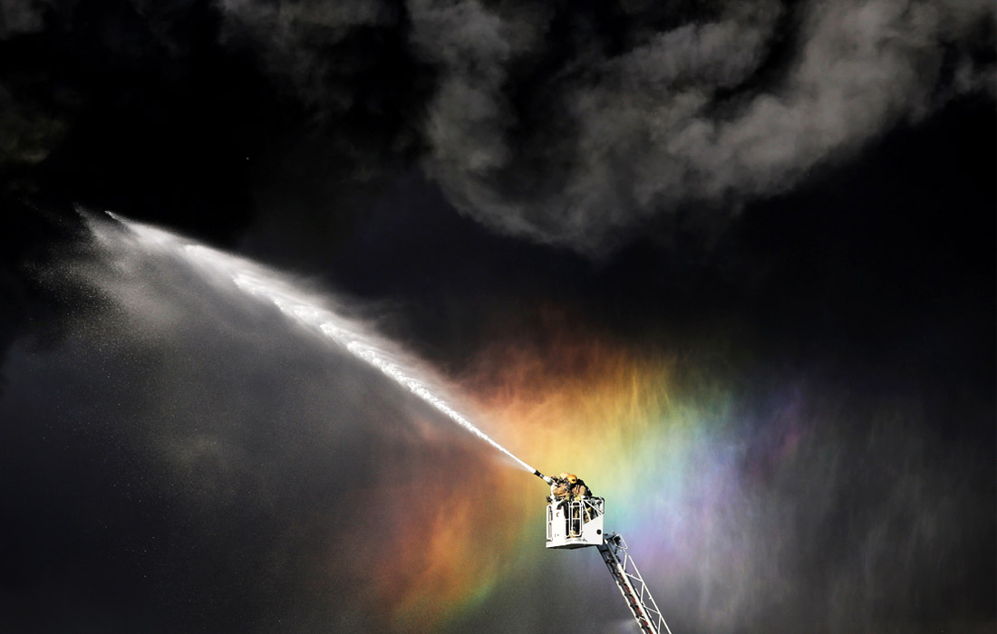 Тушение пожара на складе в Санкт-Петербурге