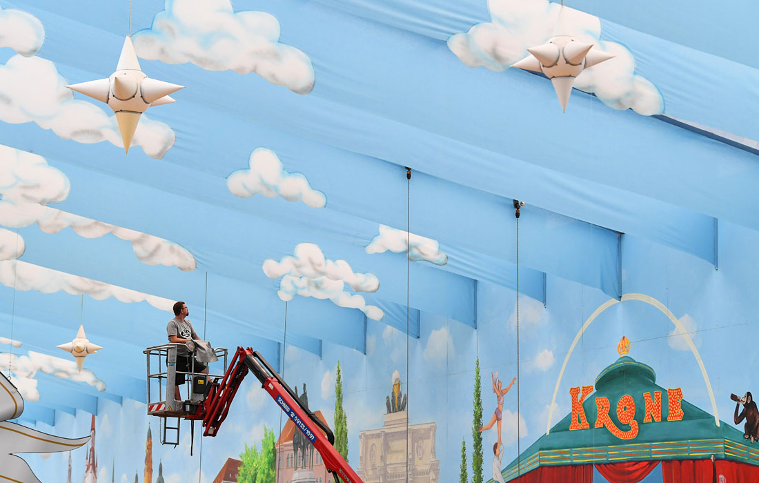 Подготовка к Октоберфесту в Мюнхене