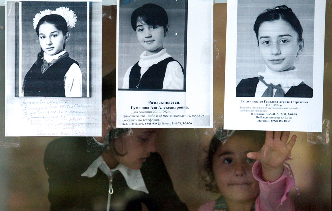 1 сентября 2004 года из девяти бесланских детских садов четыре не работали из-за затянувшегося ремонта, поэтому многие родители привели с собой на линейку малышей