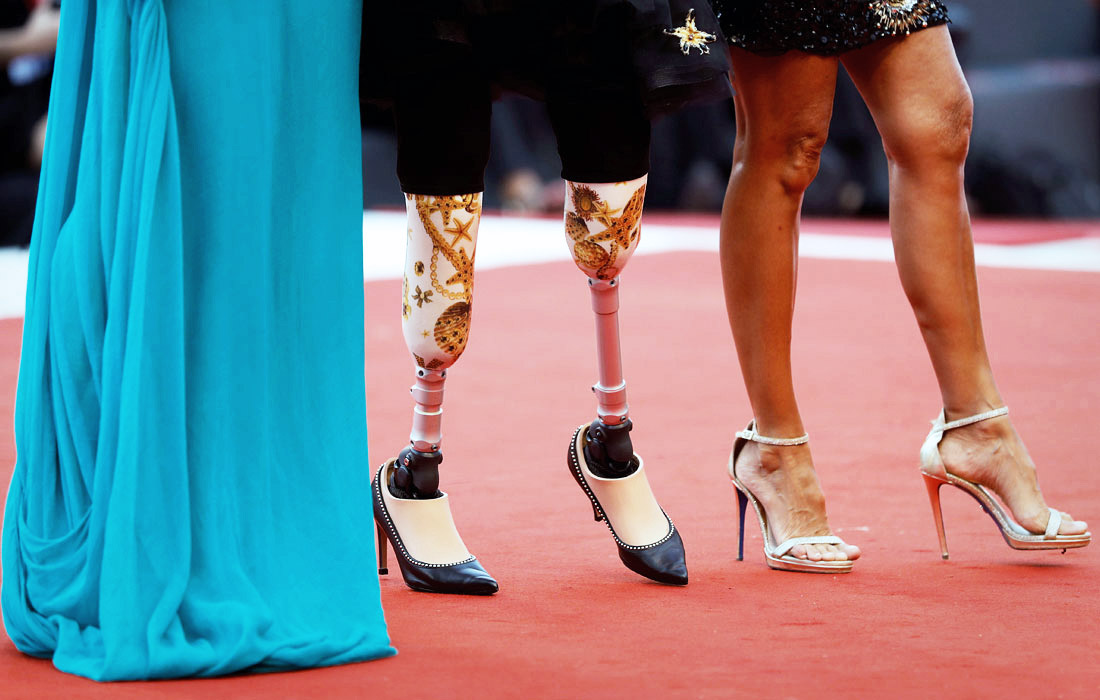 В Венеции стартовал 76-й международный кинофестиваль. На фото: Гости прибывшие на показ фильма японского режиссера Хирокадзу Корээда "Истина" (La Verite) с Катрин Денев в главной роли.