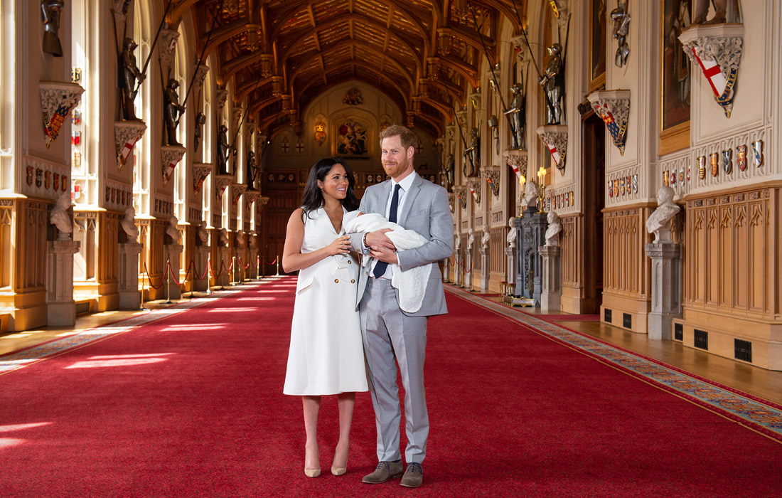 Букмекерские конторы продолжают принимать ставки на имя наследника. Семья еще не приняла решение, как назовет первенца.