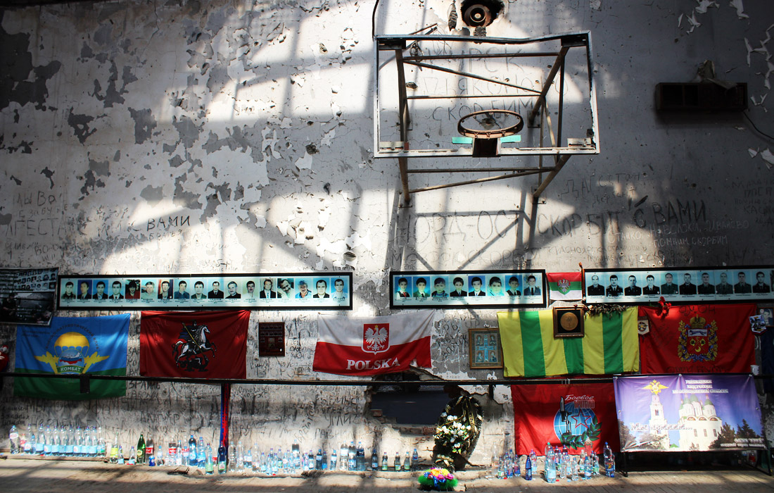 В Беслане продолжаются траурные мероприятия, посвященные 15-й годовщине террористического акта в средней школе №1. Учебное здание было захвачено 1 сентября 2004 года. Более 1,2 тыс. человек - школьники, их родители и учителя - оказались в заложниках. В результате теракта погибли 334 человека, в том числе 186 детей.